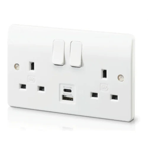 MK K2745WHI 2 Gang 13 Amp + 1xUSB-A and 1xUSB-C Switched Socket Outlet